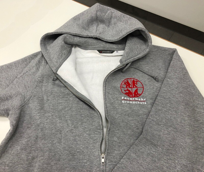Sweatjacke mit Kapuze