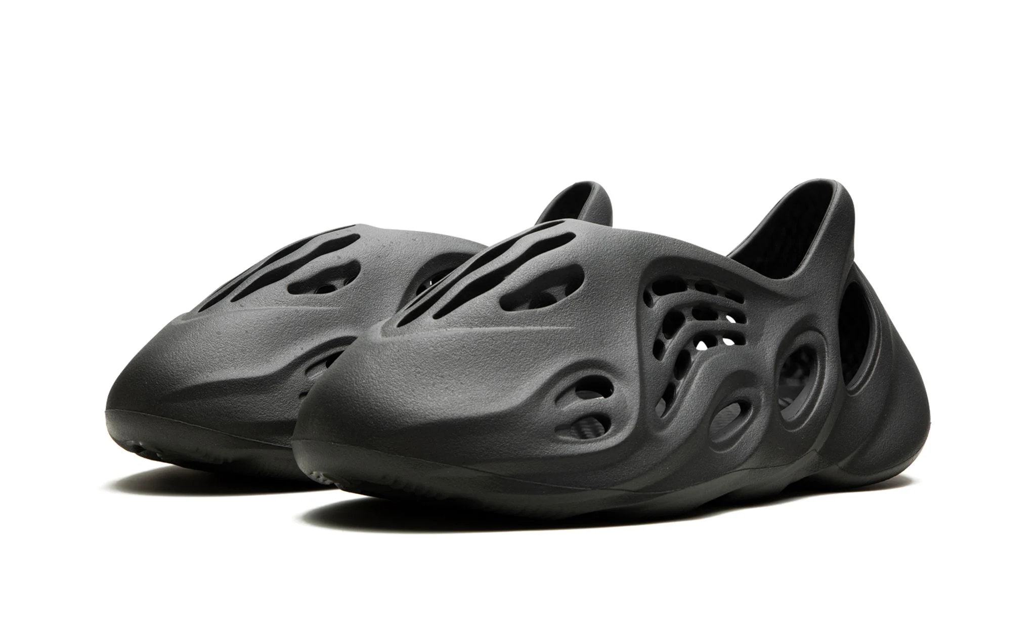 Yeezy Foam RNNR Carbon | OVERCEZ