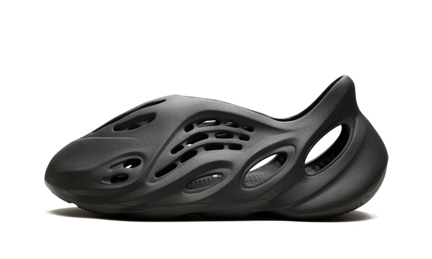 Yeezy Foam RNNR Carbon | OVERCEZ