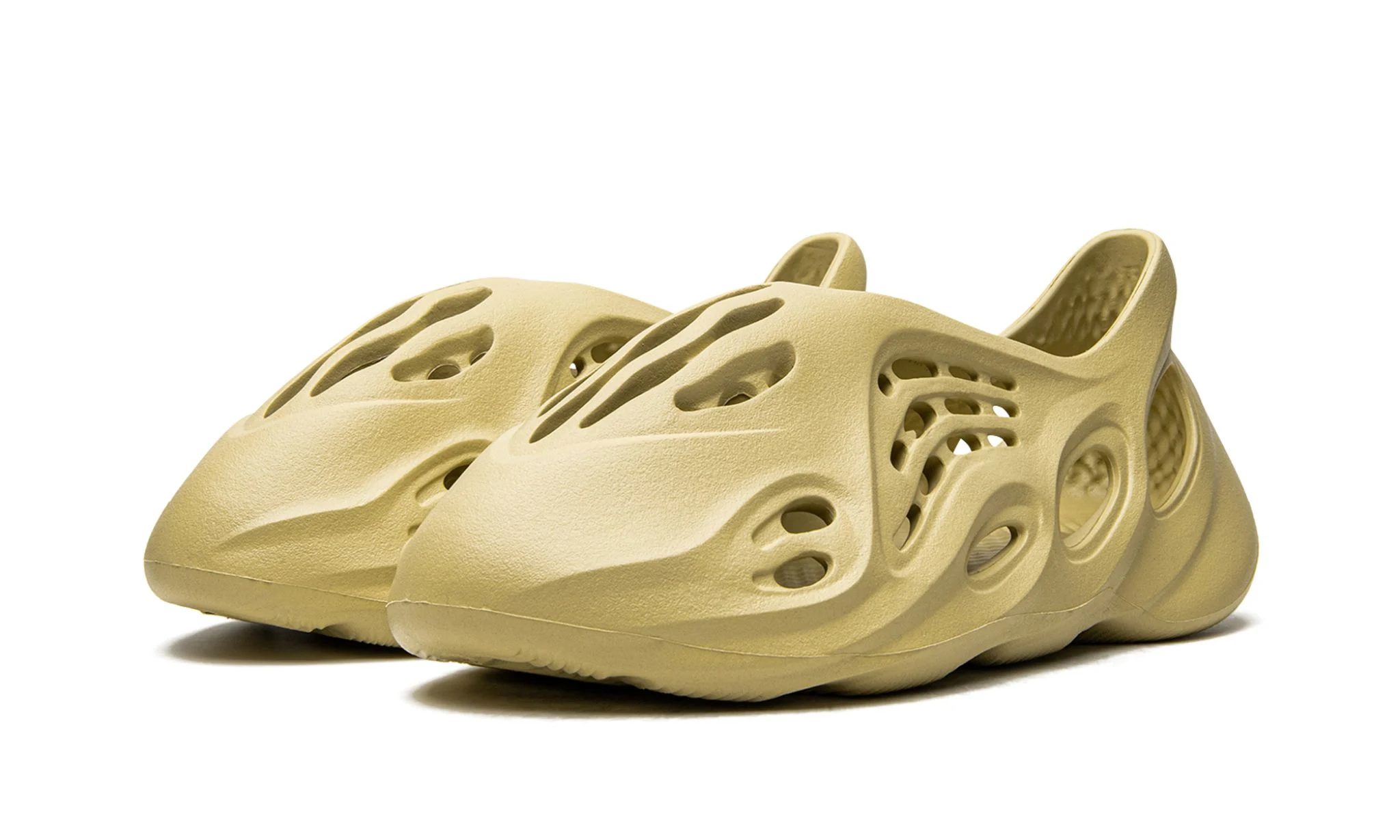 Yeezy Foam RNNR Sulfur | OVERCEZ