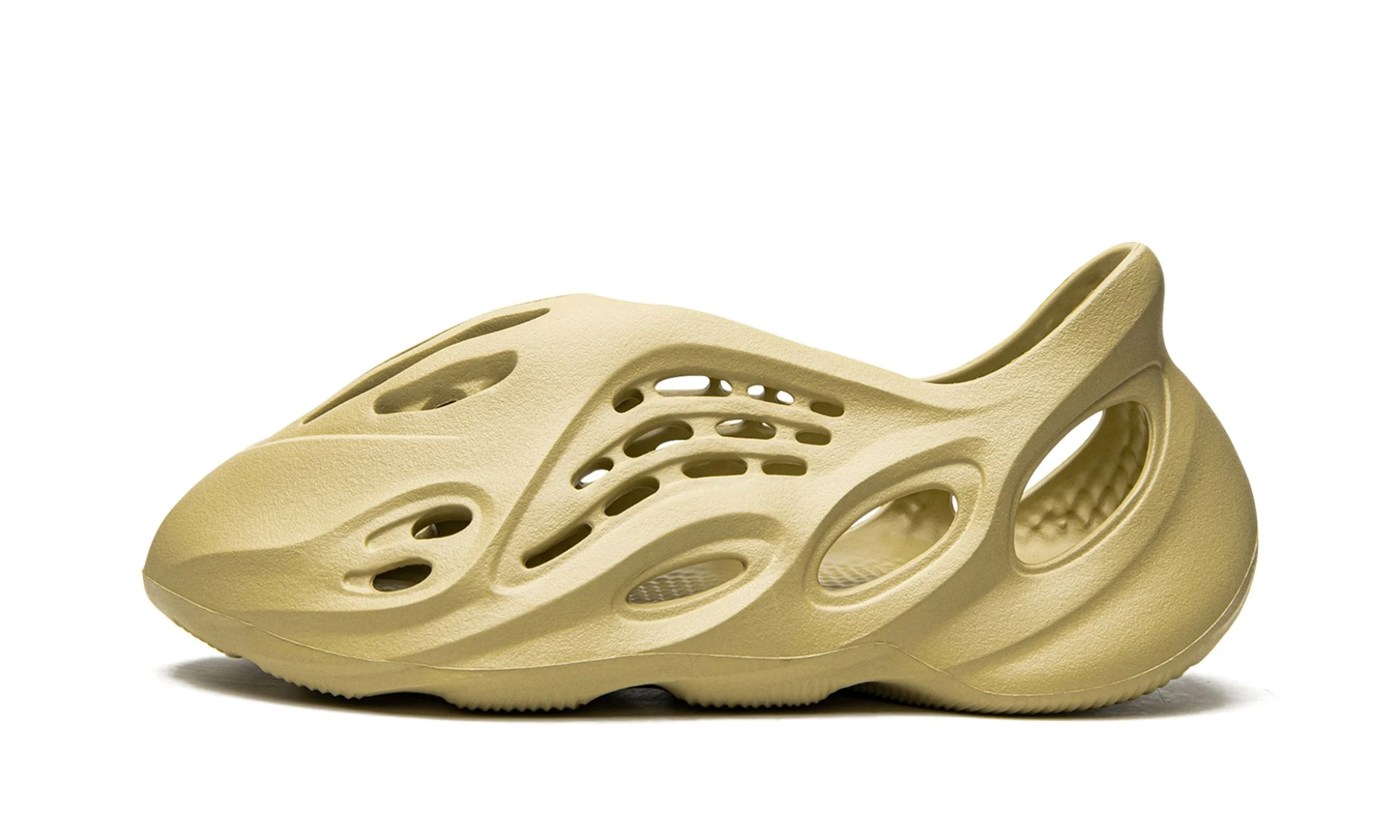 Yeezy Foam RNNR Sulfur | OVERCEZ