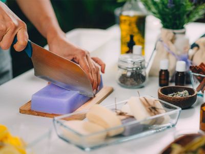 Natuurlijke Kruidenzeep & Shampoobar maken Natuurlijke Kruidenzeep & Shampoobar maken