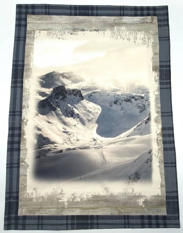 Strofinaccio con Montagne innevate