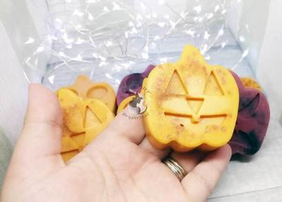 Jack-O'-Lantern Big Soy Candle Melts Choose Pumpkin Spice, Dragons Blood or Autumn Leaves
