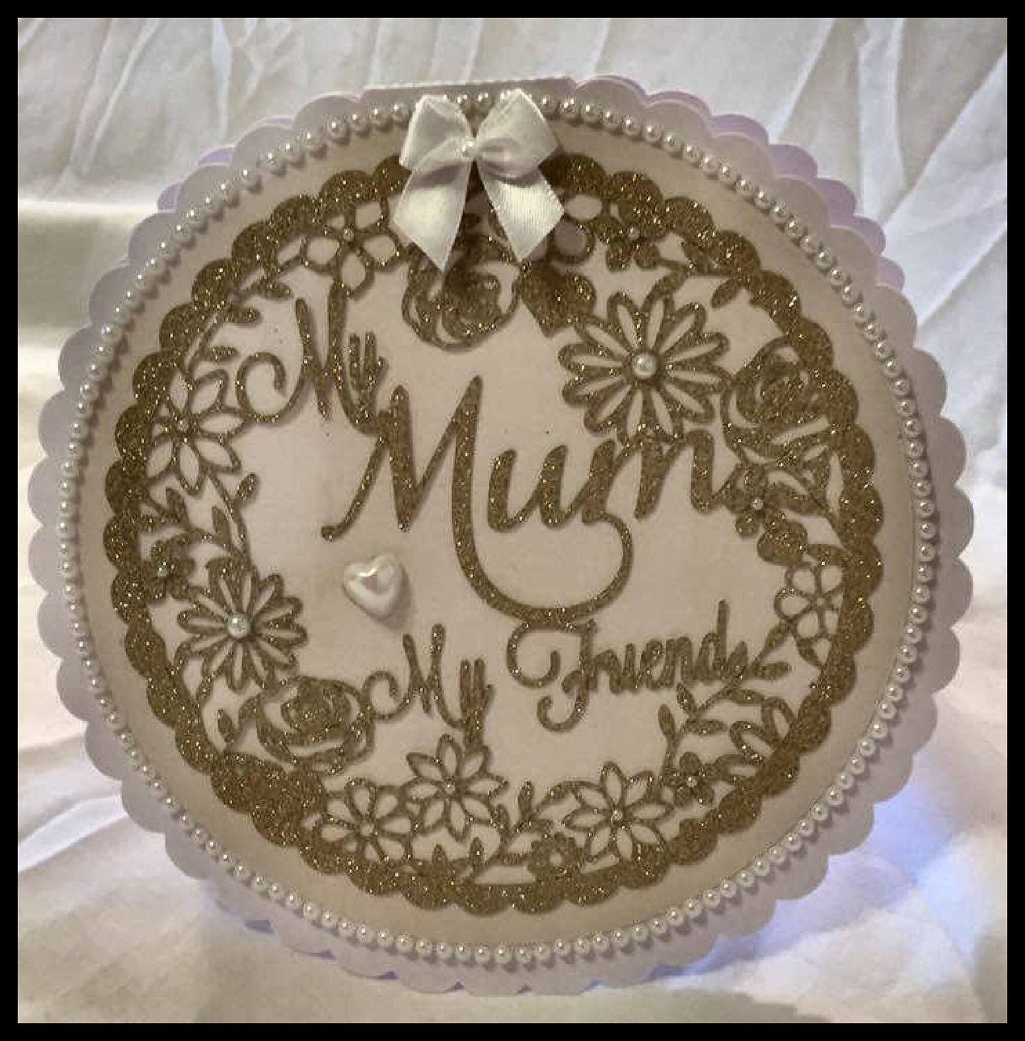 Mum My Friend - round decorative frame ideal for Mother's Day.