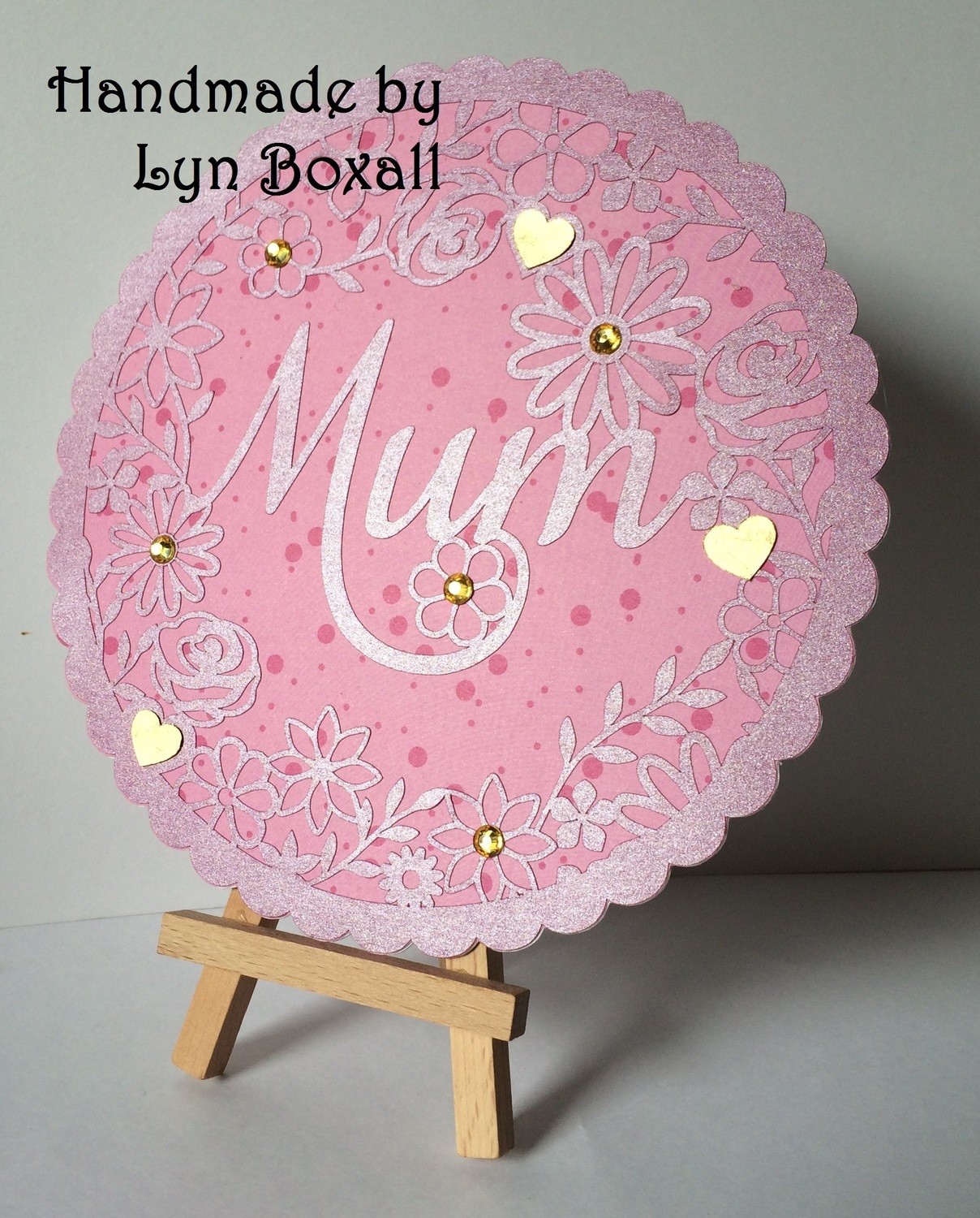 Mum decorative round frame ideal for Mother's Day.