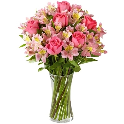 Arranjo com rosas e astromélias