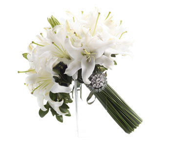 Bouquet de noiva de lírios brancos