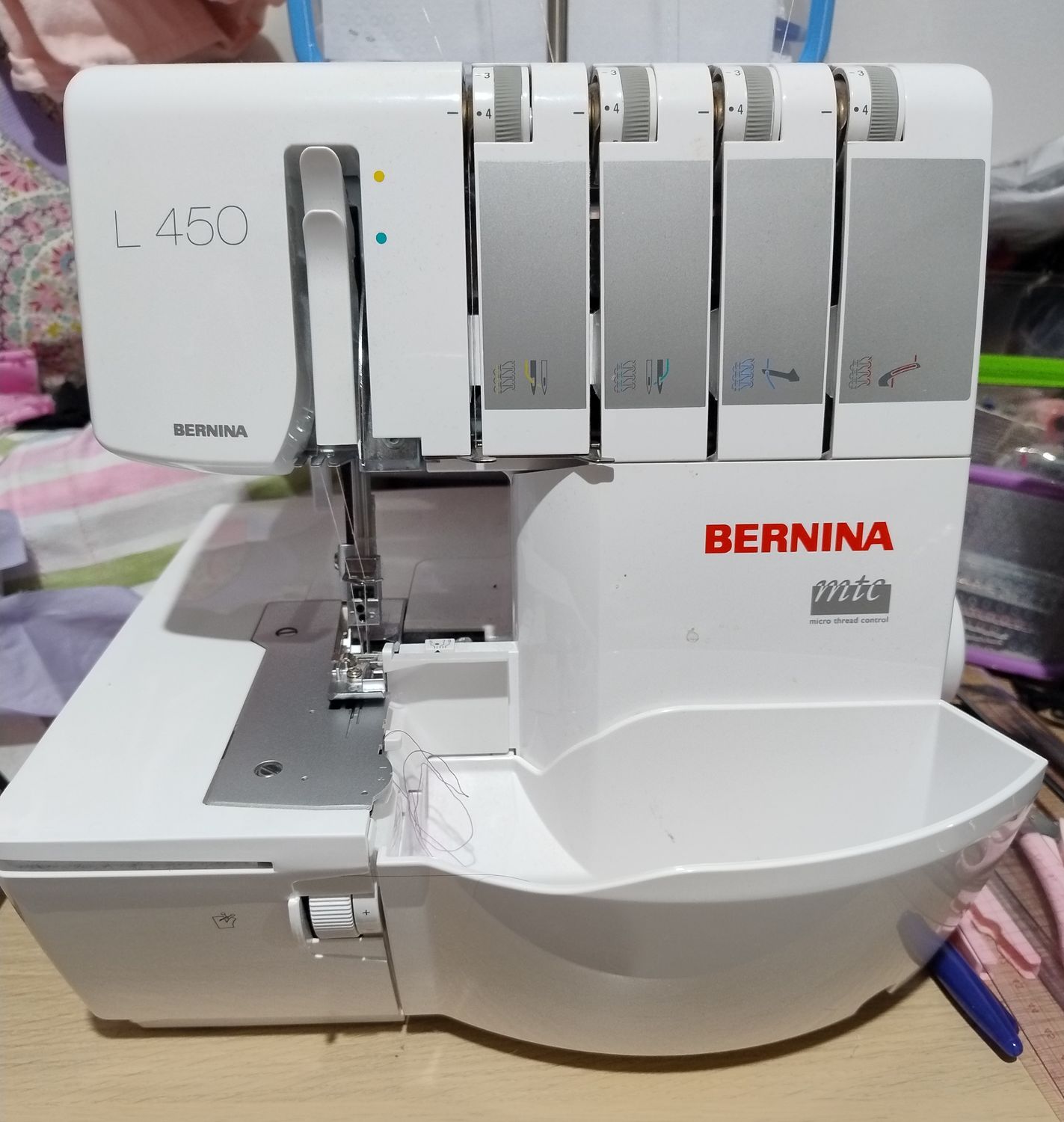 Bernina L450 Overlocker
