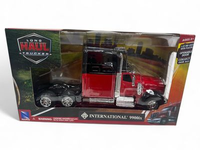 International 9900ix Cab Rojo/ Negro