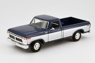 1977 Ford F-150 Custom Azul con Plata