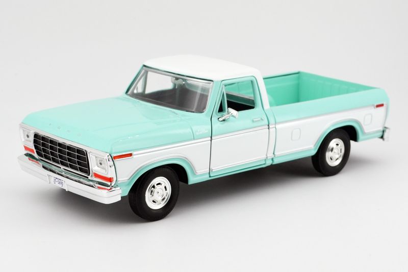 1979 Ford F-150 Custom Pick up Verde con Blanco