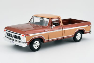 1977 Ford F-150 Custom Cafe con Marron
