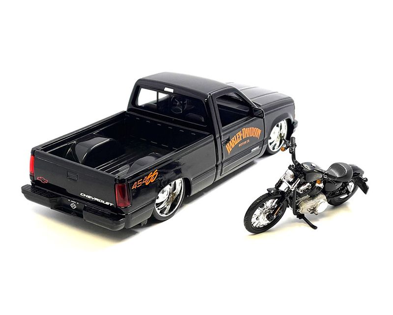 1993 Chevrolet 454SS Pick-Up &amp; 2007 XL 1200N Nightster Harley-Davidson NEGRO