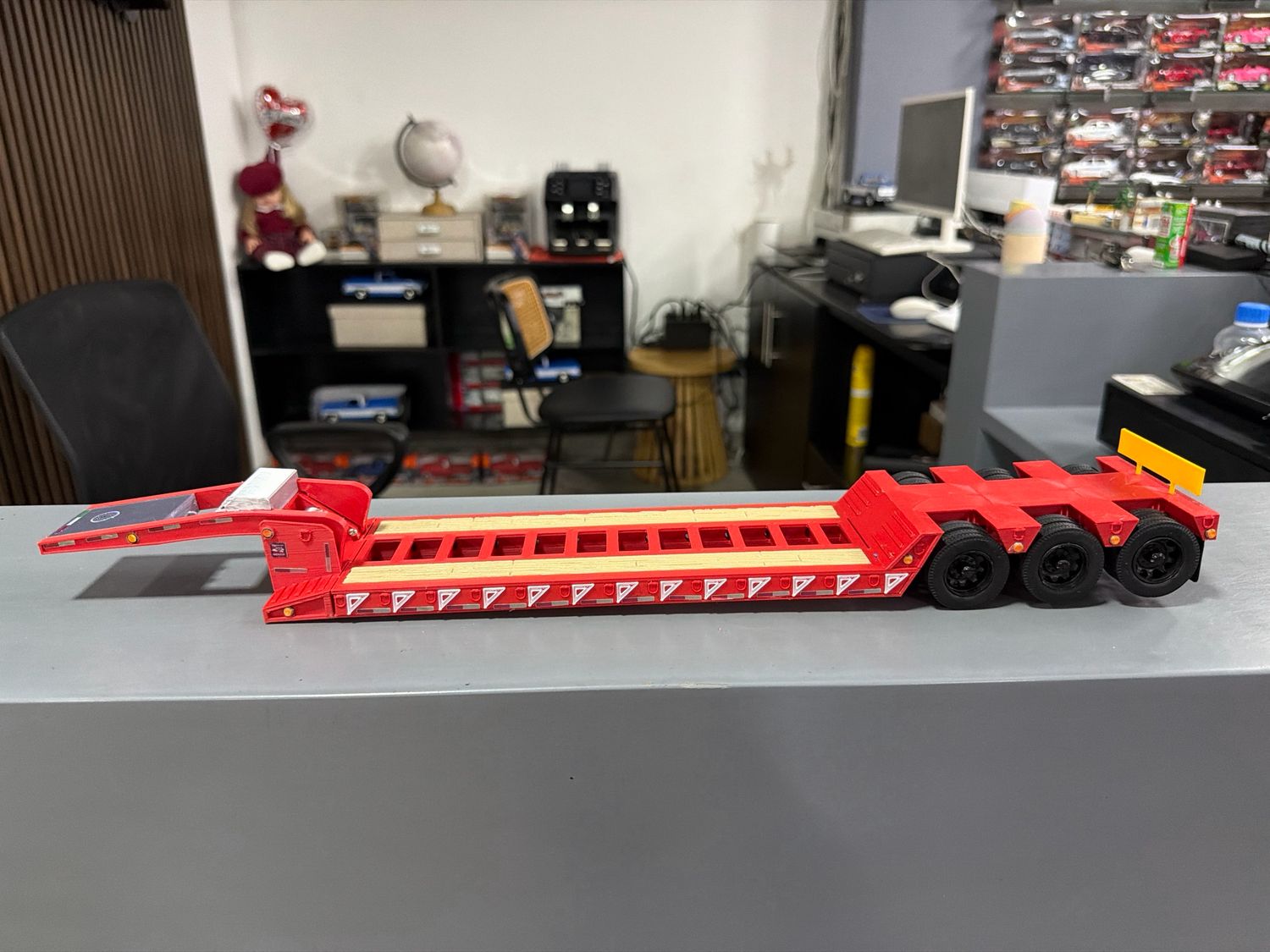 Lowboy Rojo 3 ejes 3D Rin negro Lowboy Rojo 3 ejes 3D Rin negro