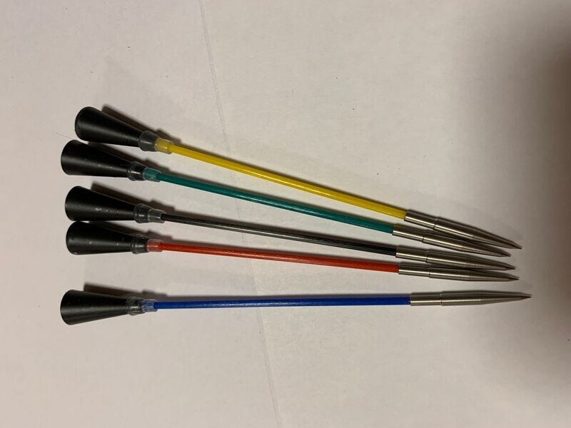 Pfeil Kal. 10 mm mit bunten Schäften
