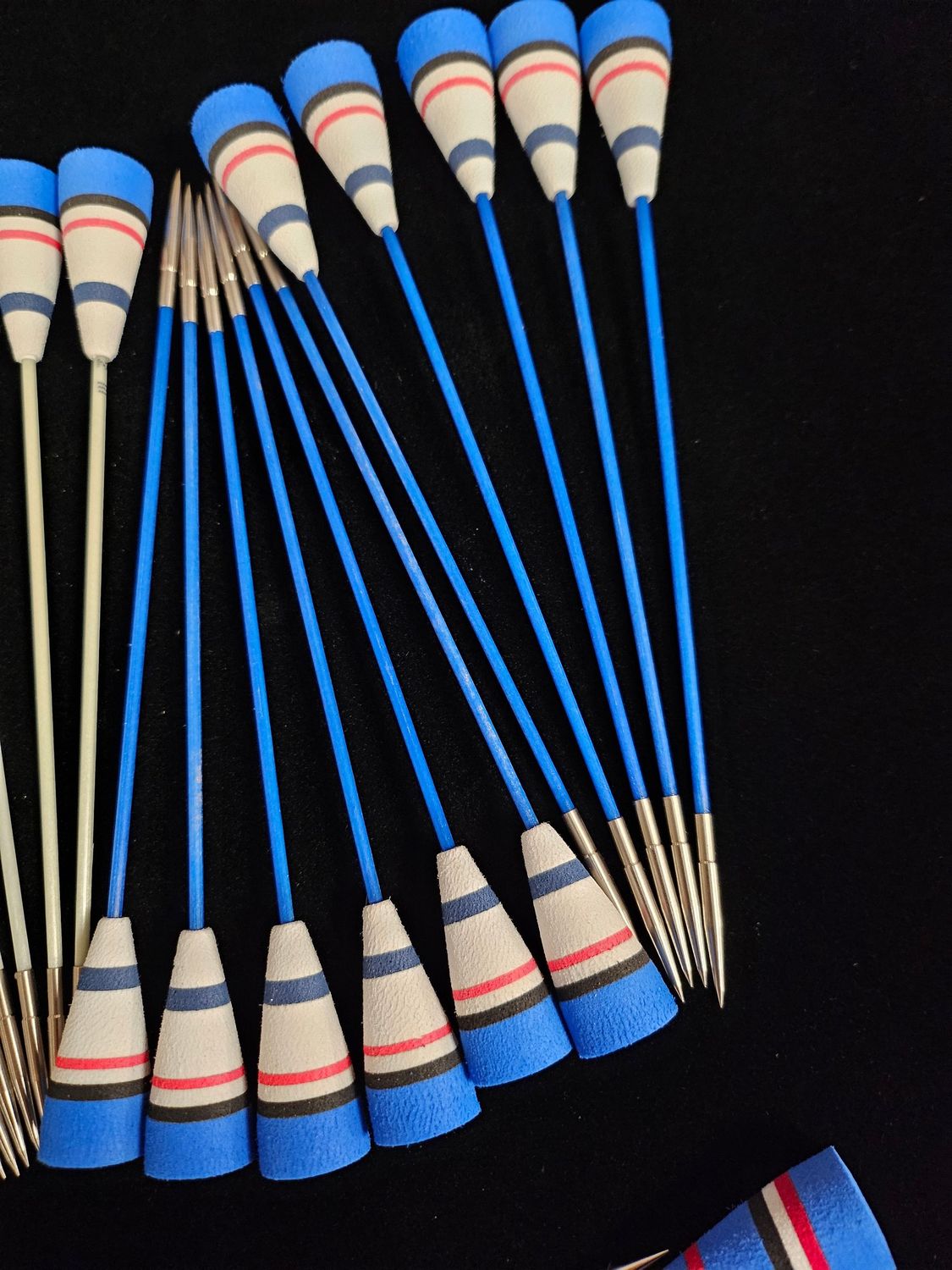 Pfeil mit Indonesischer Schaumkone. Satz mit 12 Stück