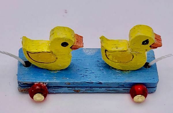 HAND-PAINTED BABY DUCKS PULL TOY 1:12