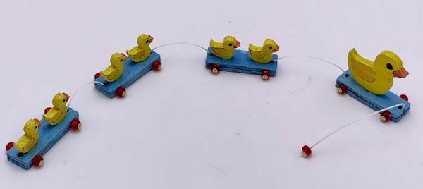 HAND-PAINTED MAMA WITH 4 BABY DUCKS PULL TOY 1:12