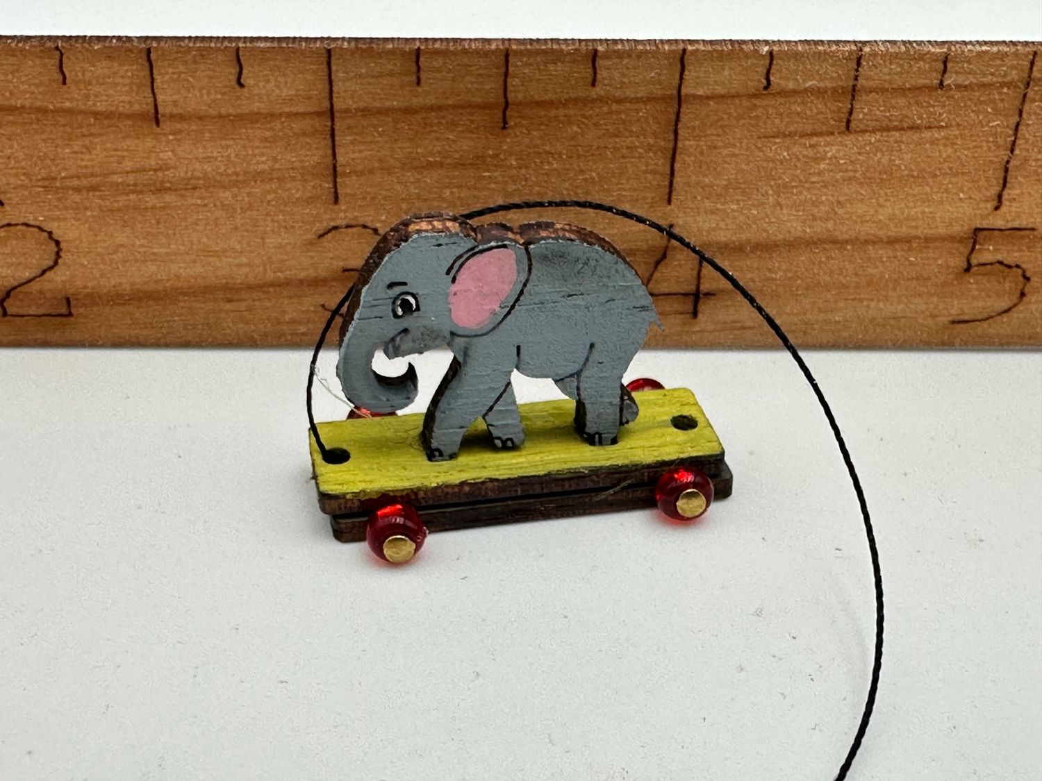 ELEPHANT PULL TOY KIT 1:12