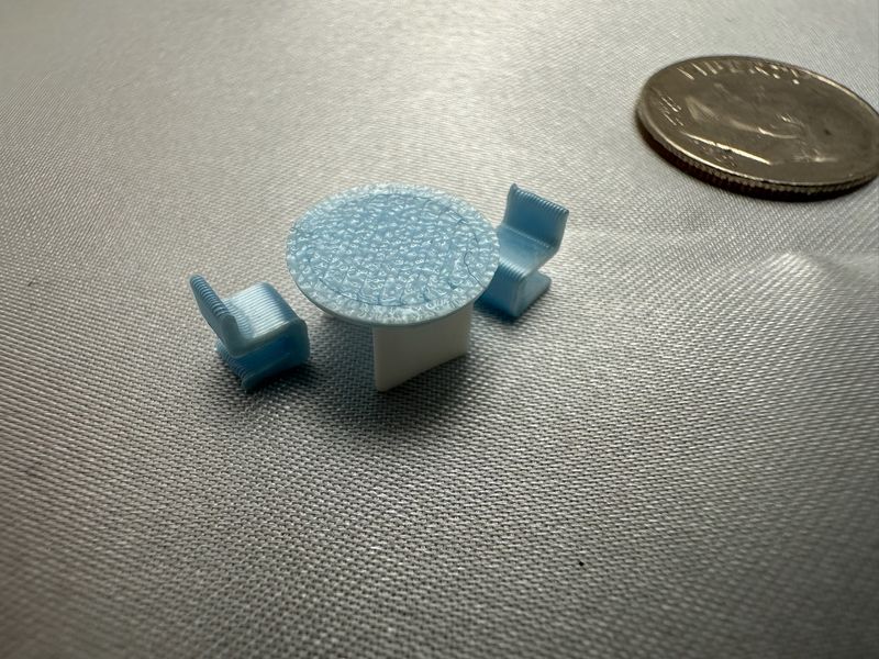1:144 Round Cafe Table Set
