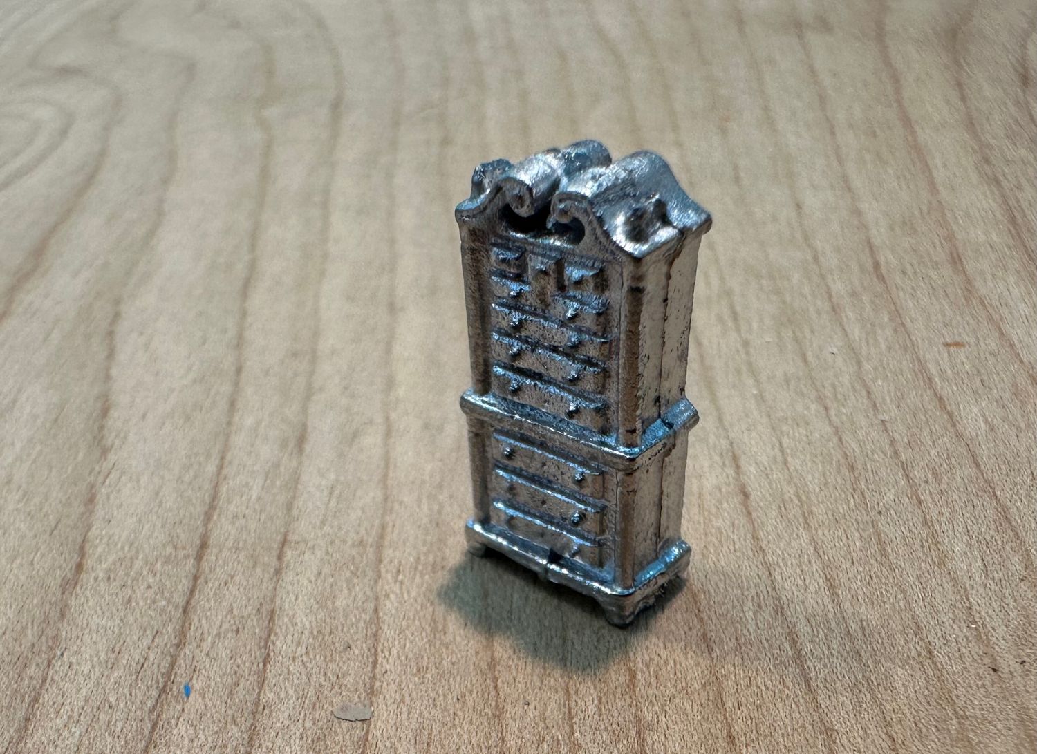 1:144th Metal Highboy Dresser