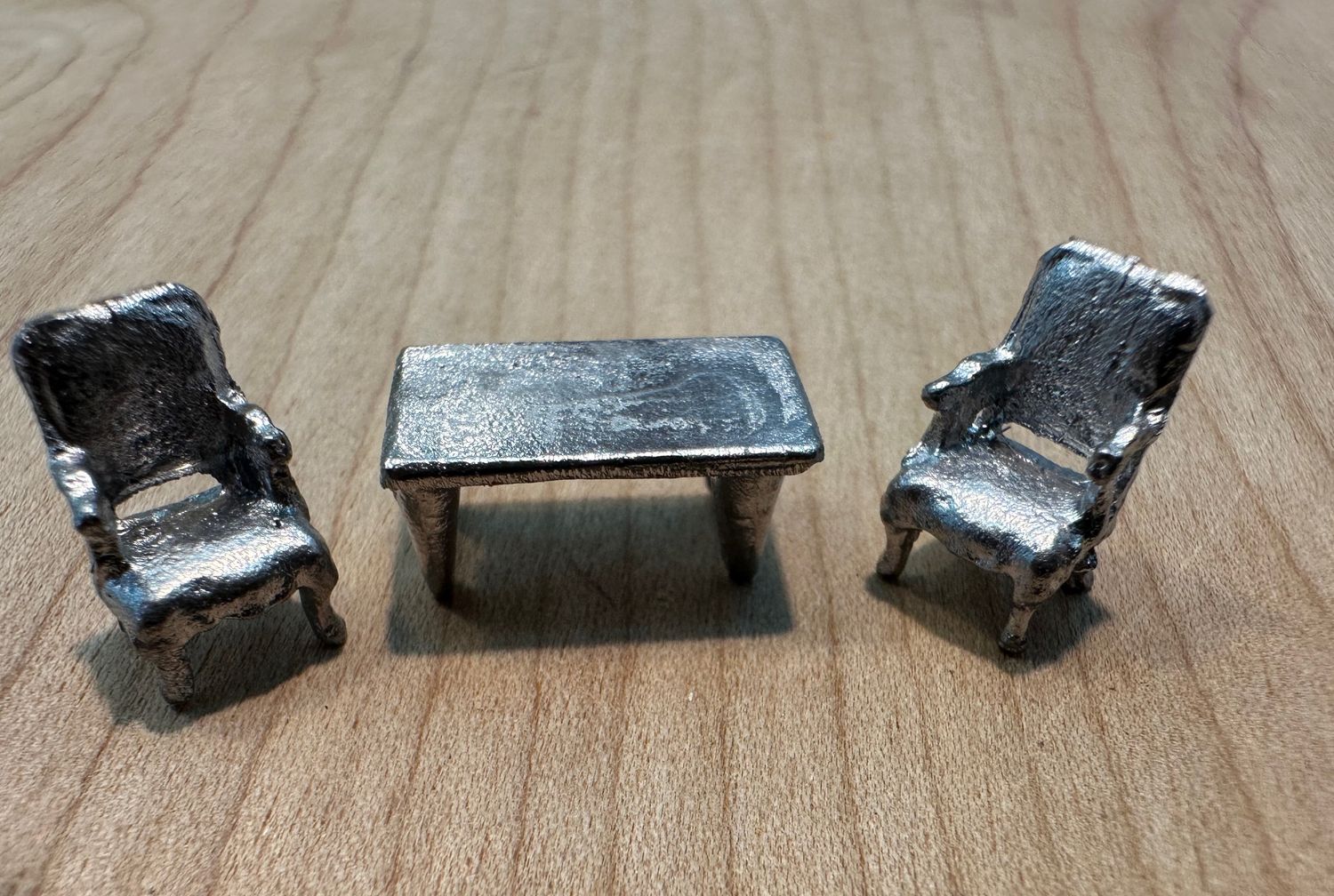 1:144th Metal Table and Two Chairs