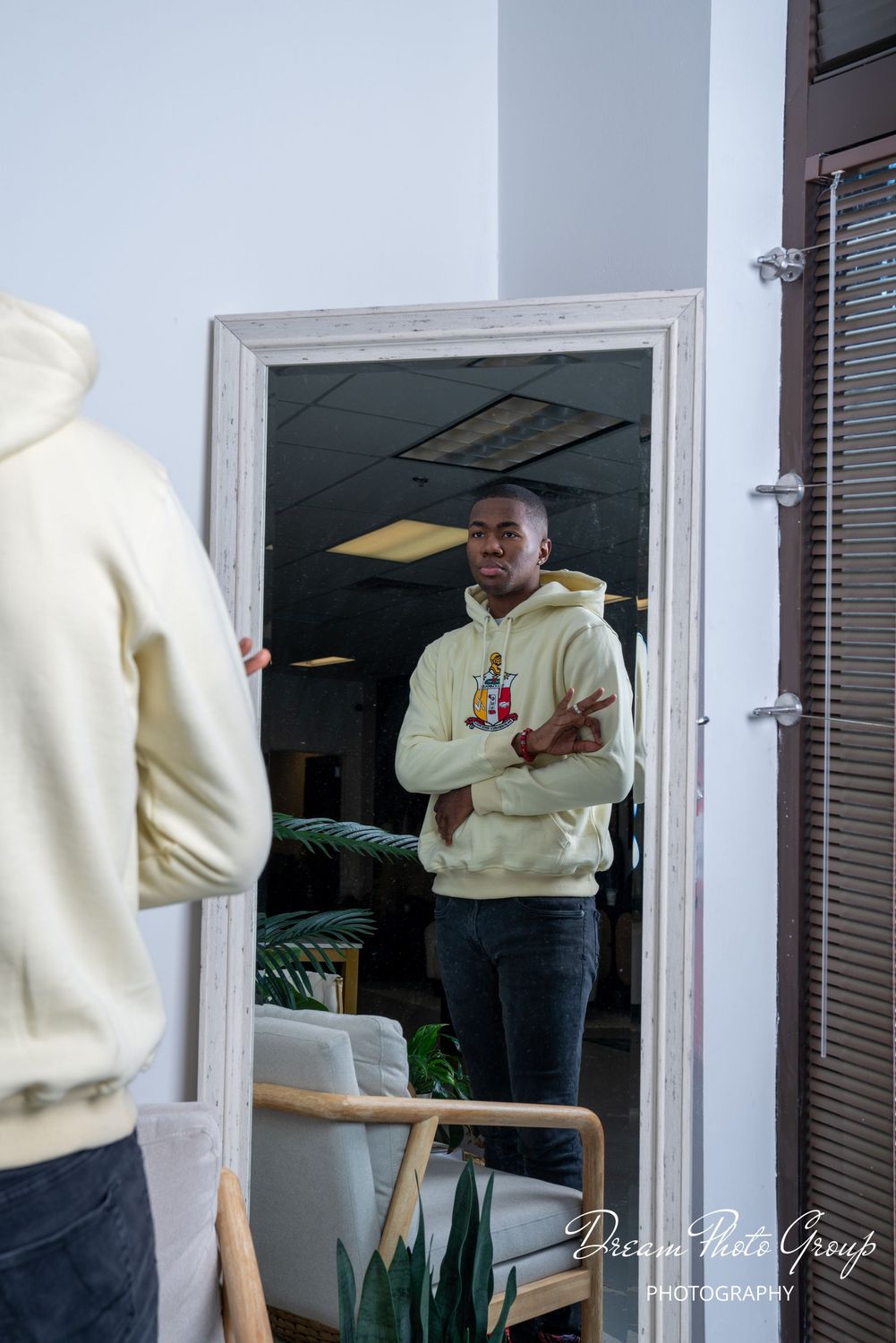 Embroidered Coat of Arms Achievement Sweatshirt (Kream)