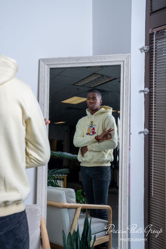 Embroidered Coat of Arms Achievement Sweatshirt (Kream)