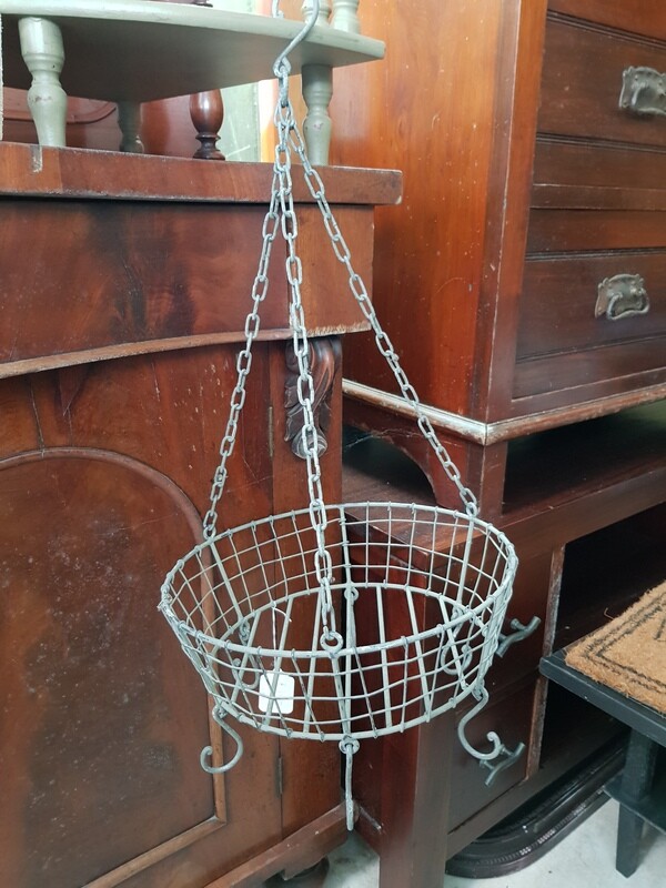 Hanging basket with hooks