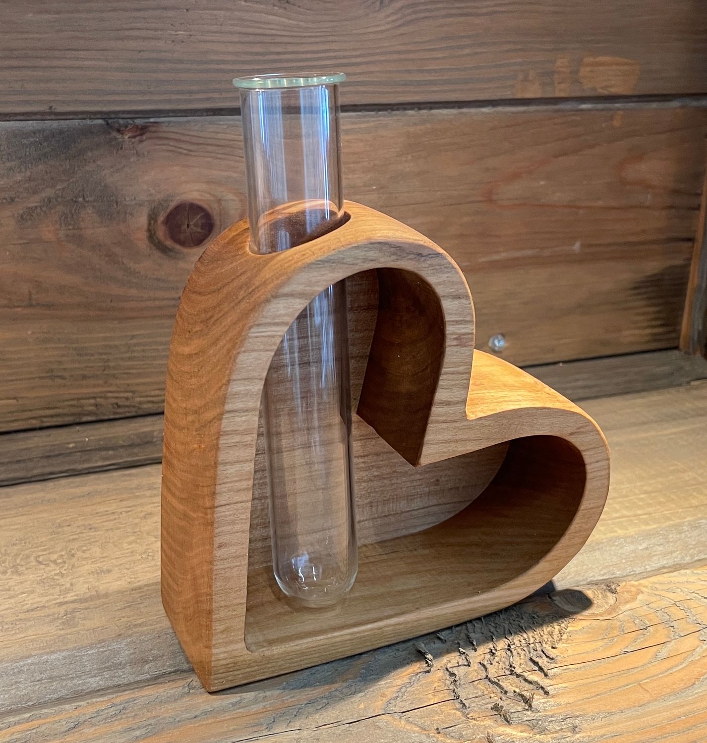 Herz mit Reagenzglas