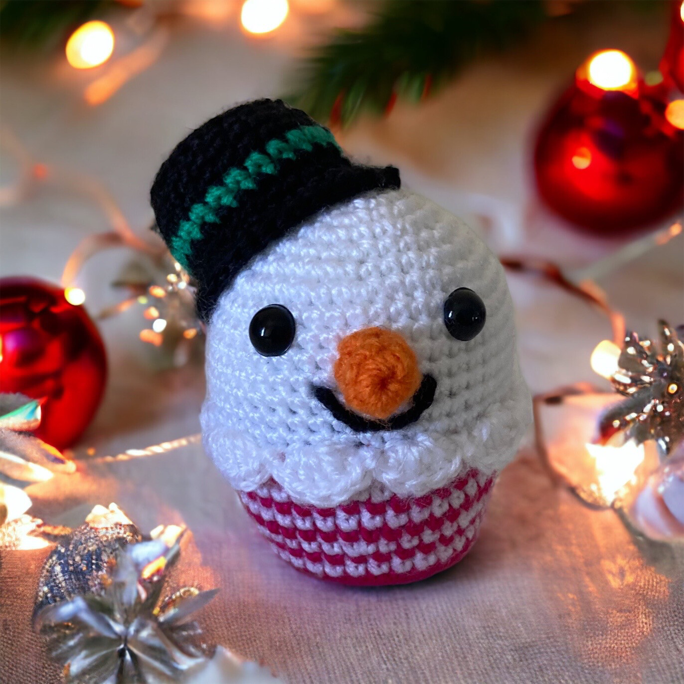 Crocheted Snowman Cupcakes
