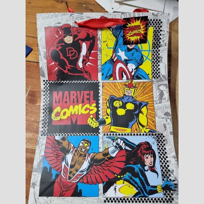 Shopper Marvel Comics con 11 regali  - (5 pezzi)