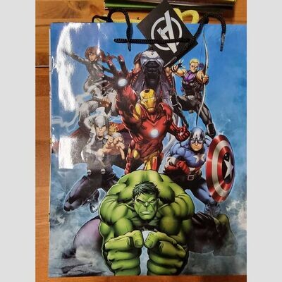 Shopper Avengers con 9 regali - (5 pezzi) Shopper Avengers con 9 regali - (5 pezzi)