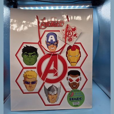 Shopper Avengers con 9 regali - (5 pezzi) Shopper Avengers con 9 regali - (5 pezzi)