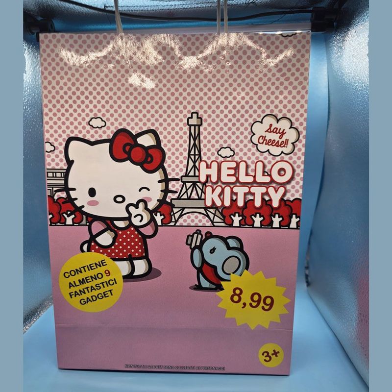 Shopper Hello Kitty con 9 regali - (5 pezzi) Shopper Hello Kitty con 9 regali - (5 pezzi)