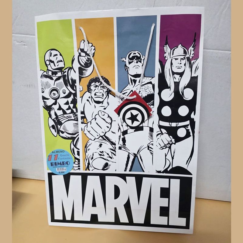 Shopper Marvel con 11 regali - (5 pezzi) Shopper Marvel con 11 regali - (5 pezzi)