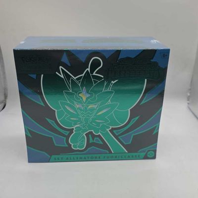 Pokémon Set Allenatore Fuoriclasse dell'espansione Scarlatto e Violetto - Crepuscolo Mascherato (1 pz.)