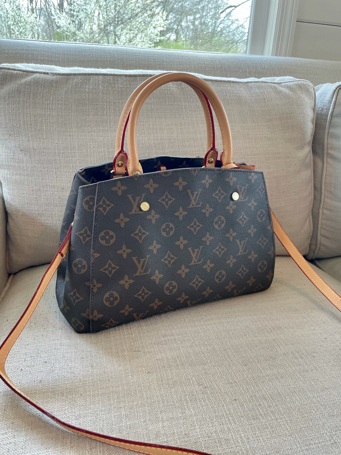 LV PURSE MID SIZE