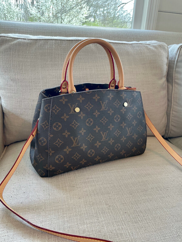 LV PURSE MID SIZE