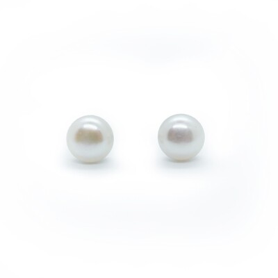 Sarah X - White Freshwater Pearl Silver Stud Earrings