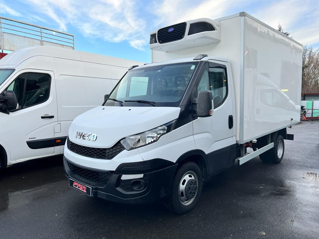 IVECO DAILY 35C14 Châssis Cabine Roues Jumelées 2.3 L 130 Ch Boite Auto Frigorifique Bi-Température Avec Porte Latérale et Climatisation