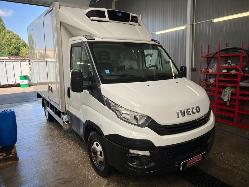 IVECO DAILY 35C16 CHASSIS CABINE ROUES JUMELÉES 2.3L 160 CH FRIGORIFIQUE Avec Climatisation &amp; Porte latérale