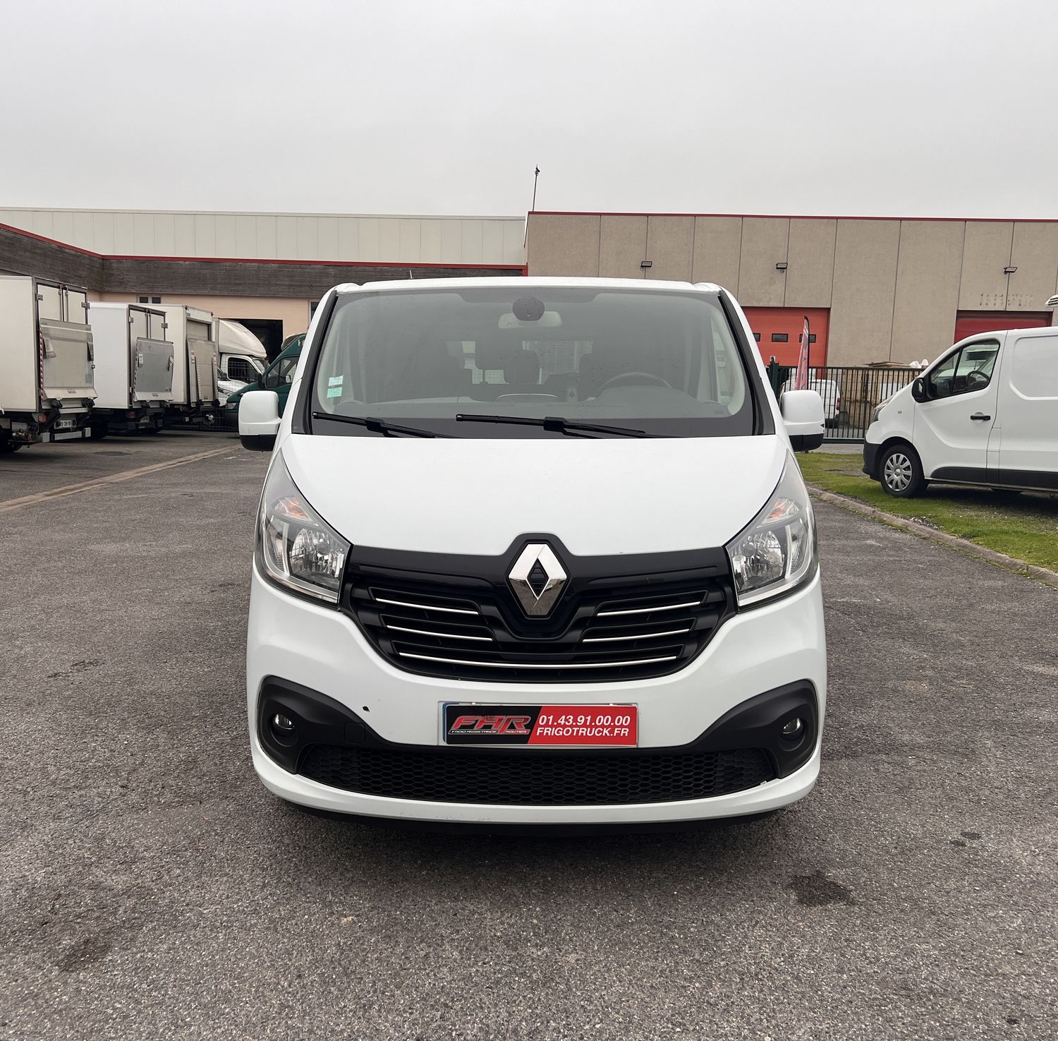Renault Trafic III Combi 9 places Mini Bus 1.6 DCI 125 Ch BVM 6 Euro 6 L2 Avec Clim, GPS, Attelage Remorque & 2 Portes latérales