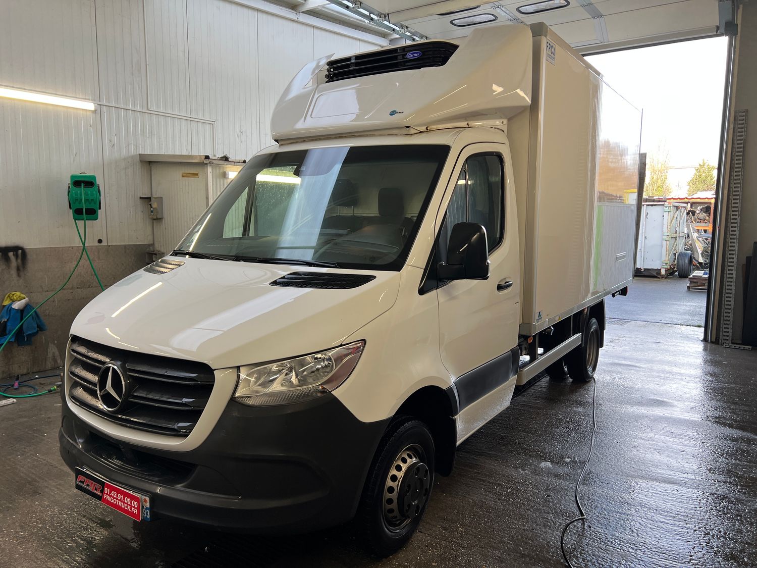 MERCEDES SPRINTER  516 CDI VS30 Châssis Cabine Roues Jumelées 160 Ch Frigorifique avec Hayon Elévateur, Porte latérale et Climatisation