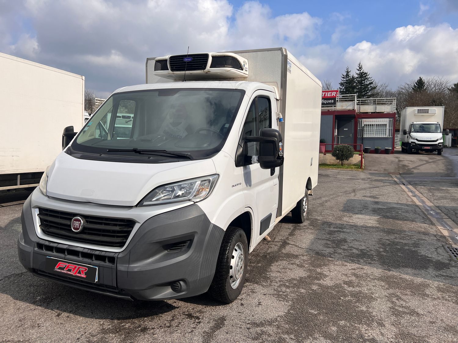 FIAT Ducato Plancher Cabine 2.3 L 130 Ch Multijet BVM 6 Frigorifique avec 4 étagères &amp; Charge utile = 1080 Kg