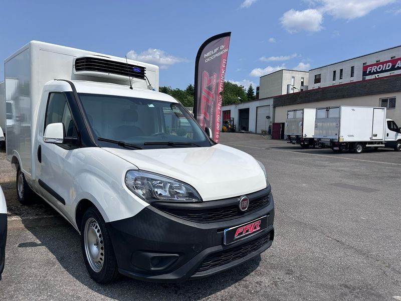 Fiat Doblo Plancher Cabine 1.6 L MJT PACK 105 Ch EURO 6 BVM6 Frigorifique avec Attelage Remorque, 4 étagères et Climatisation