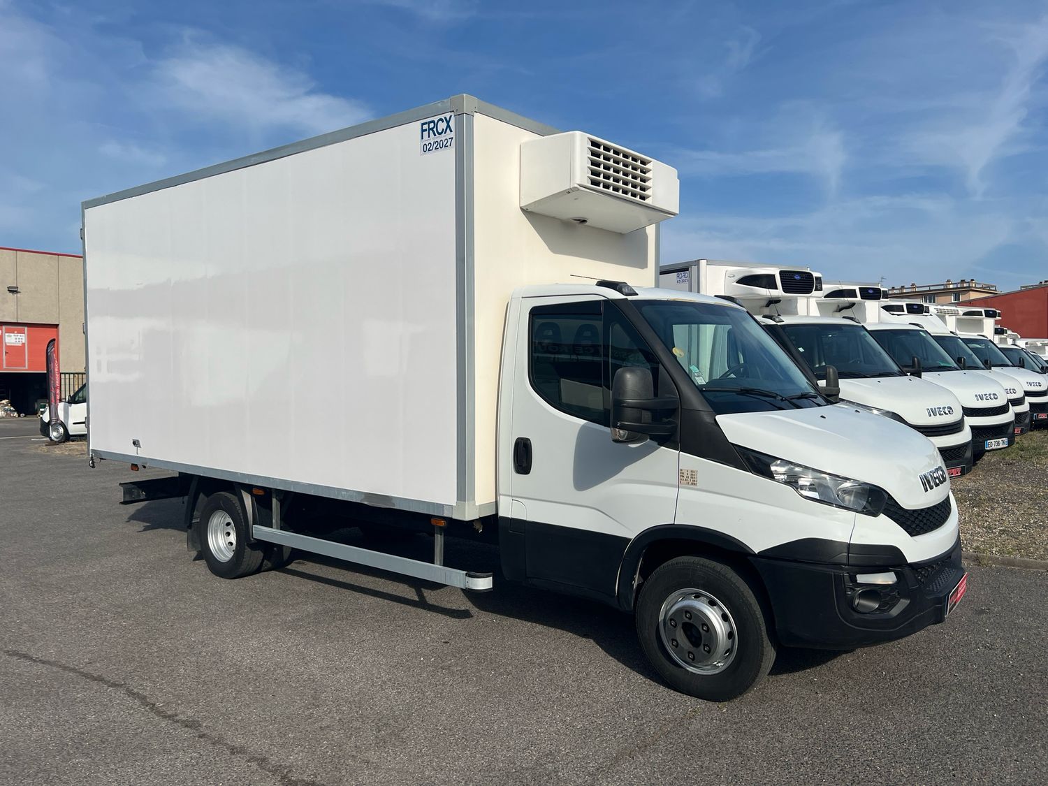 IVECO Daily 65C17 Châssis Cabine Roues Jumelées  3.0 L (Moteur à chaîne à distribution) Frigorifique avec Caisse Penderie Viande - Permis C1