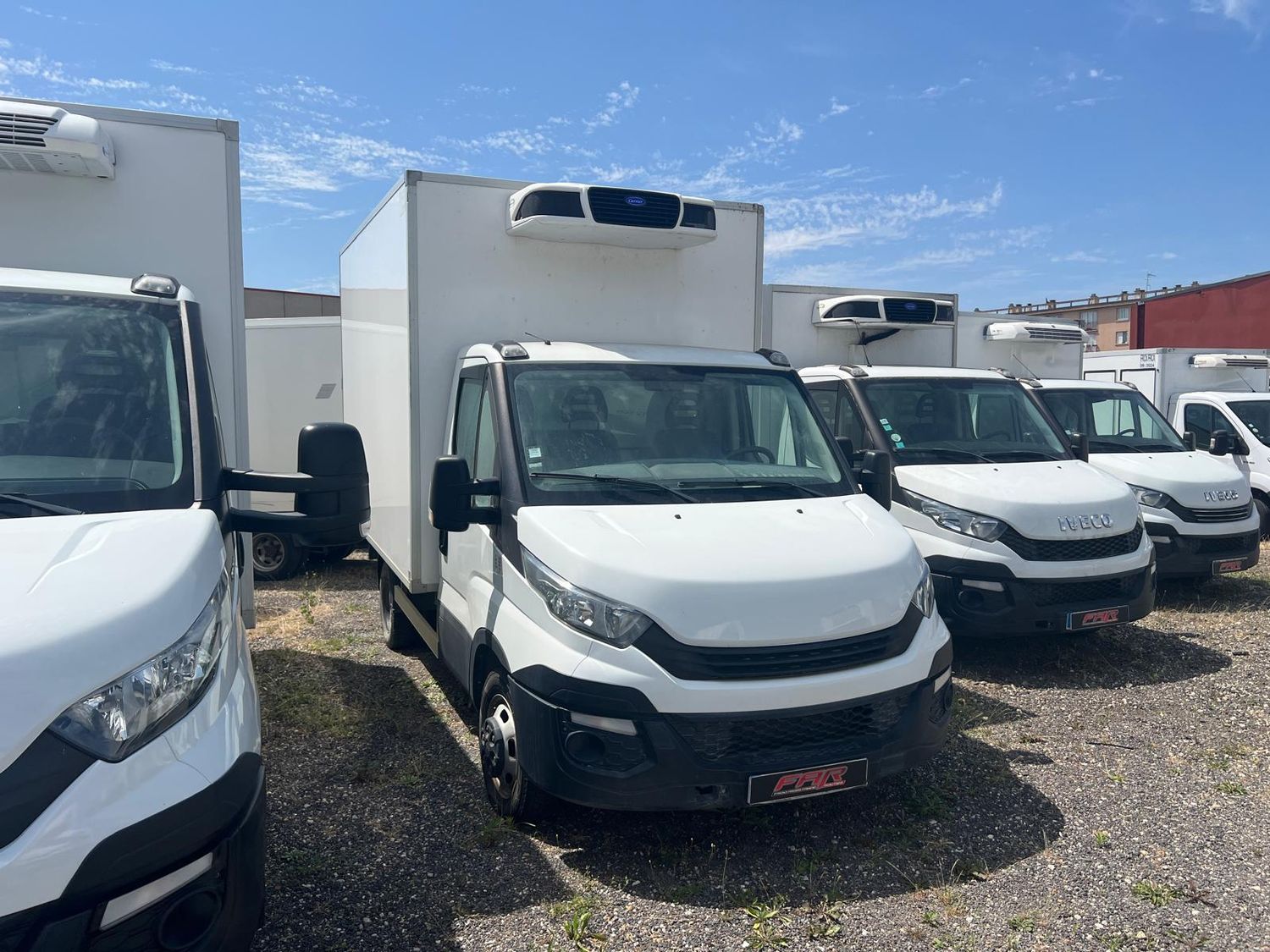 IVECO DAILY 35C14 CHASSIS CABINE ROUES JUMELÉES EURO 6 2.3L 140 Ch Frigorifique Avec Climatisation, Caisse Grand Volume 6 Palettes : Haute = 2.15 m et Large = 2.05 m