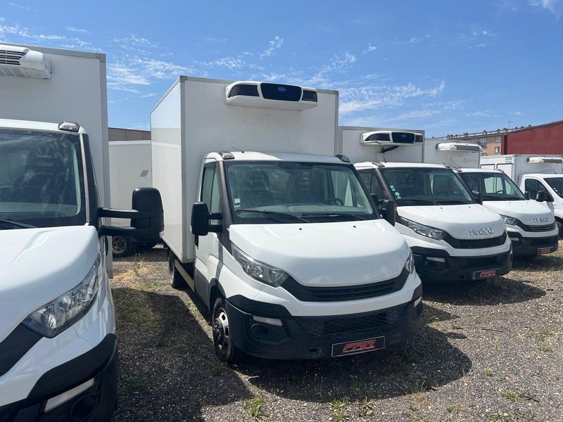IVECO DAILY 35C14 CHASSIS CABINE ROUES JUMELÉES EURO 6 2.3L 140 Ch Frigorifique Avec Climatisation, Caisse Grand Volume 6 Palettes : Haute = 2.15 m et Large = 2.05 m